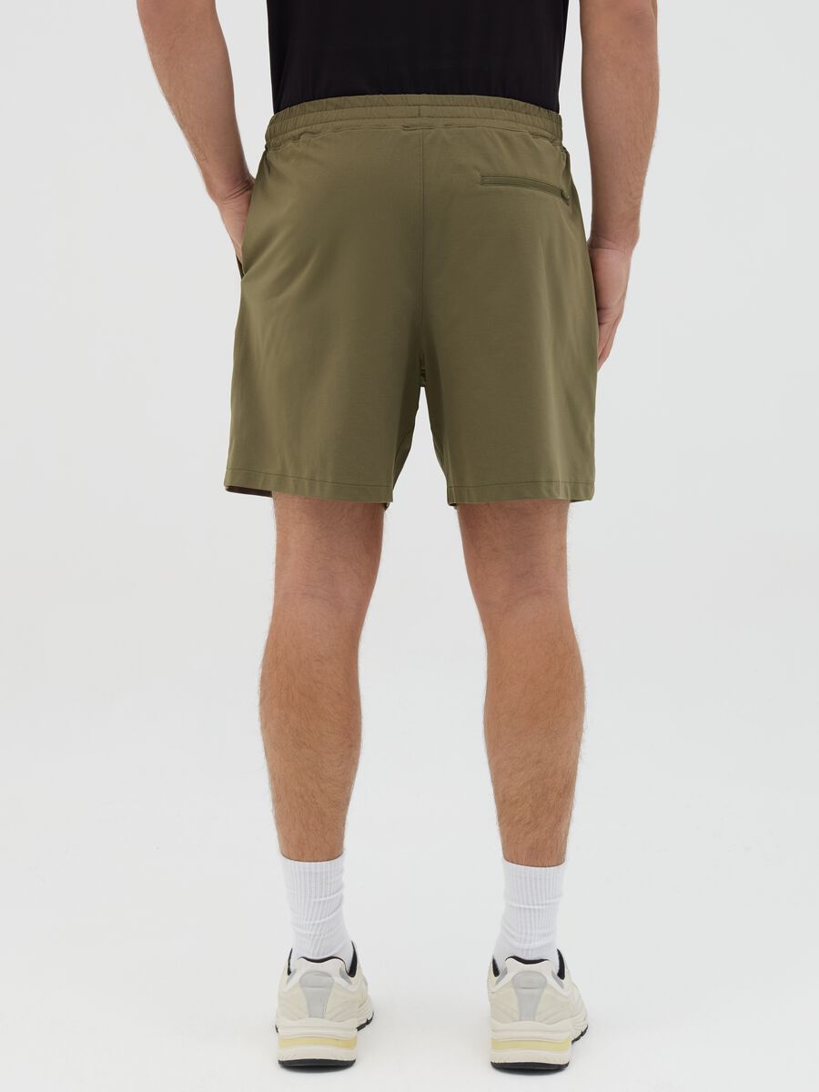 Green Bermuda joggers in stretch fabric_3