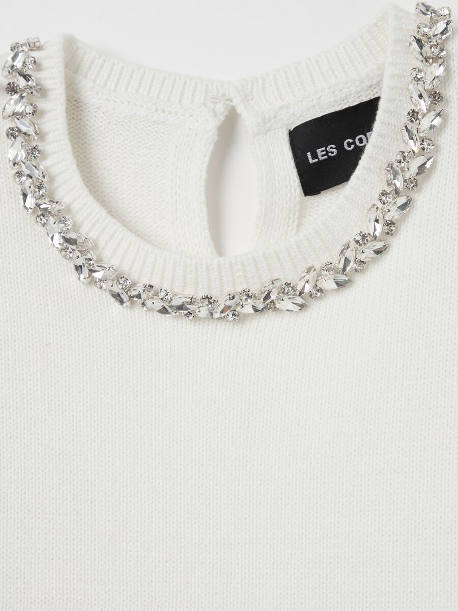 Top with round neck and jewel application_5