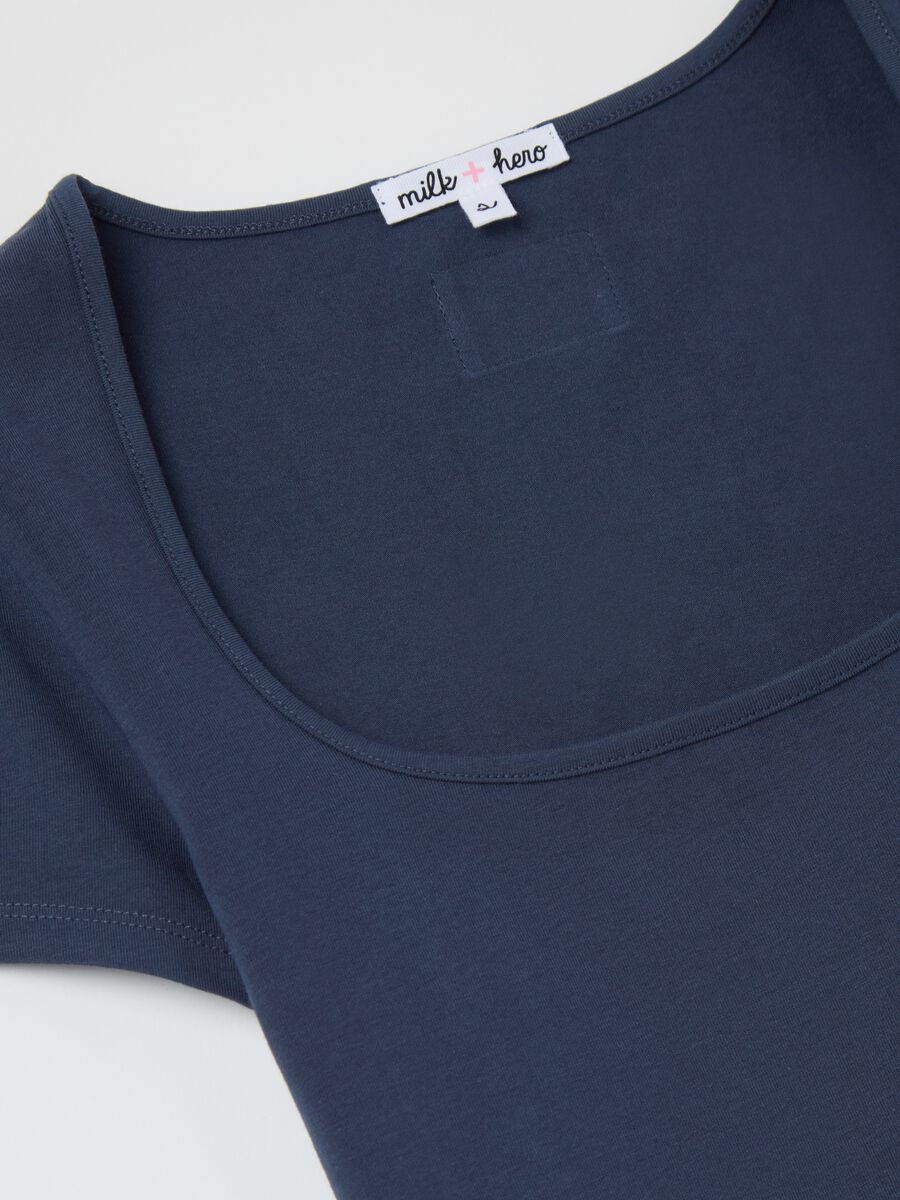 Blue T-shirt with square neckline_5