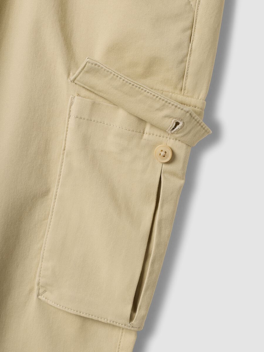 Pantaloni cargo beige in cotone elasticizzato slim fit_1