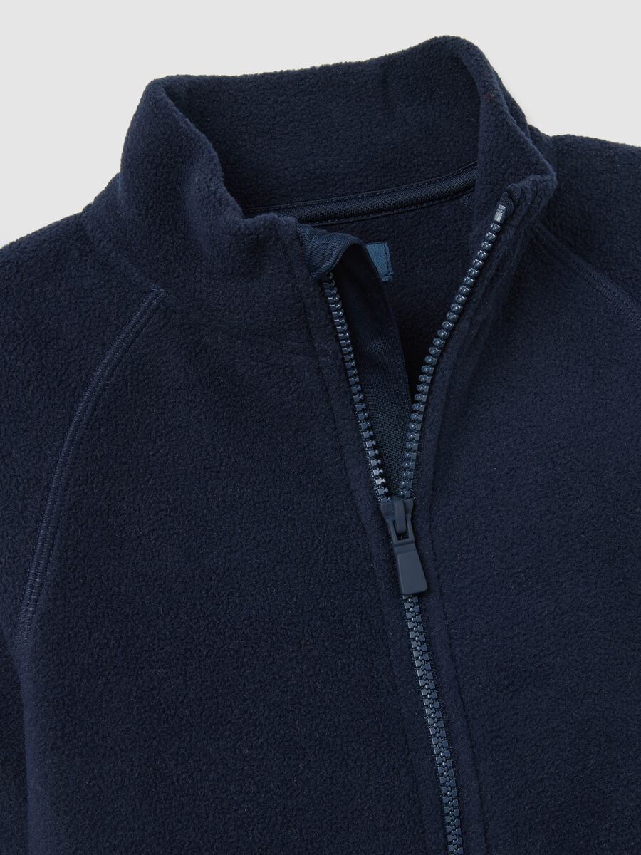 Felpa blu con collo alto e full zip da bambino over fit_3