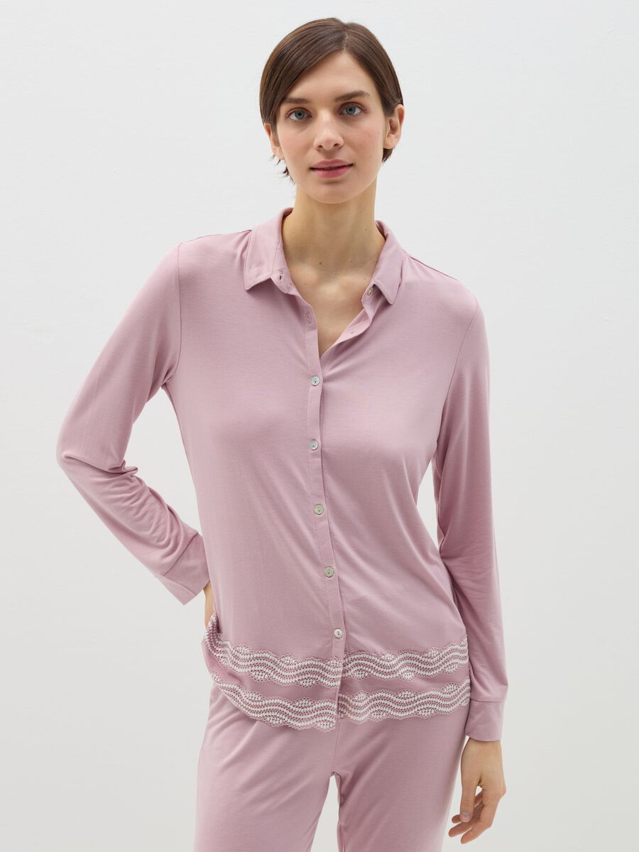 Modal pyjama top with contrasting details_1