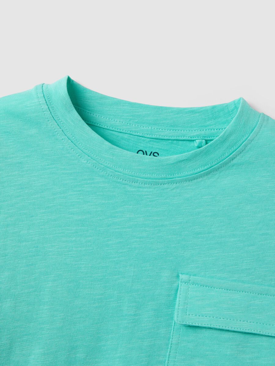 T-shirt in puro cotone azzurra da bambino regular fit con tasca_3