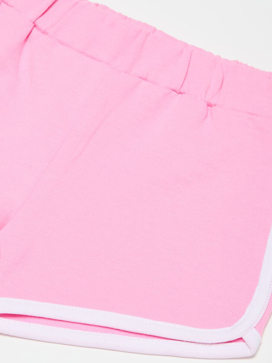 Plush shorts with contrasting colour trims_2