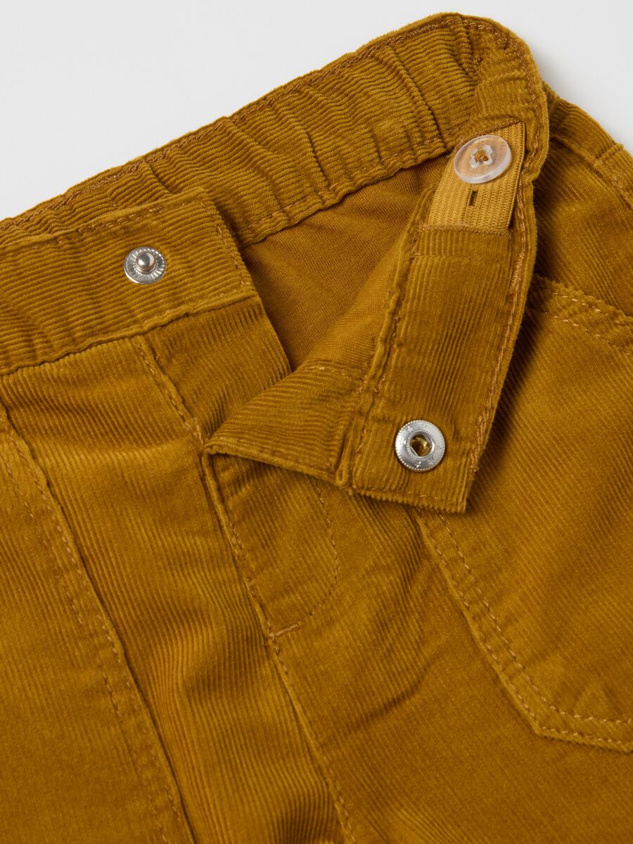Corduroy trousers with pockets_2