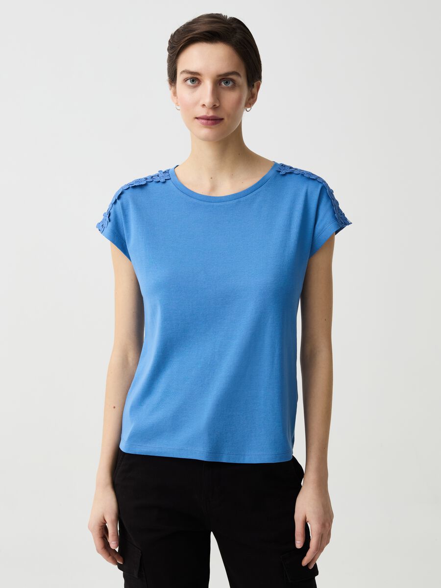 T-shirt with floral lace application_0