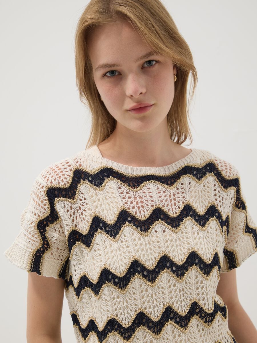 T-shirt beige in cotone elasticizzato con lavorazione traforata_0
