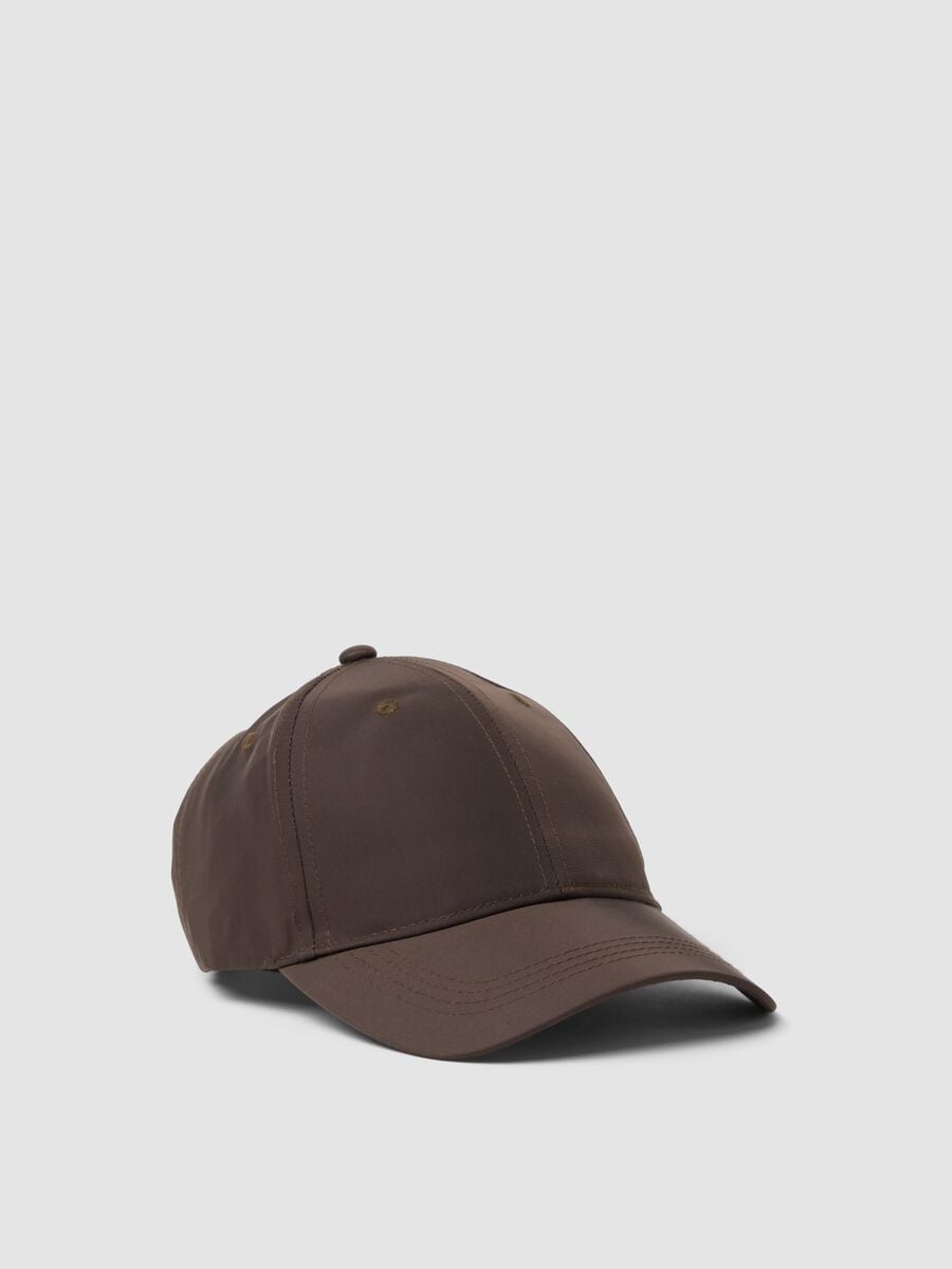 Cappello marrone con visiera curva_0