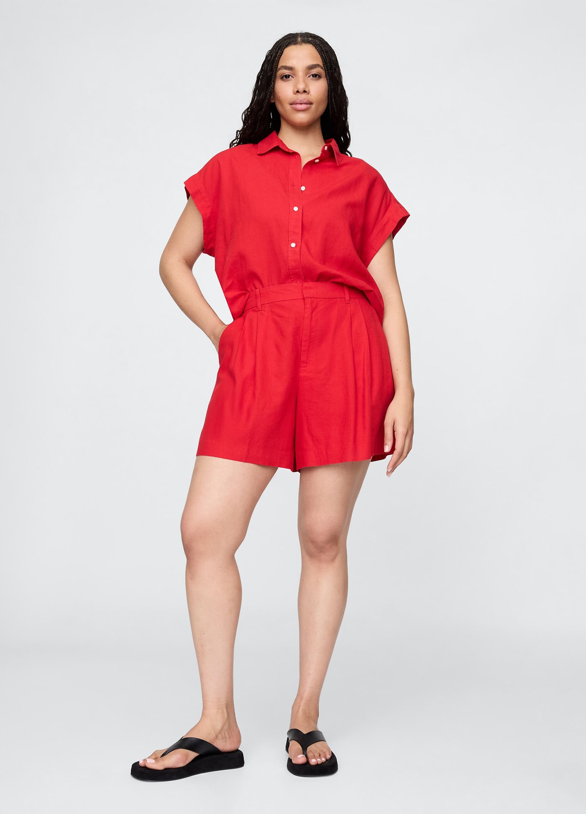 Red Gap Shorts in Linen and Viscose