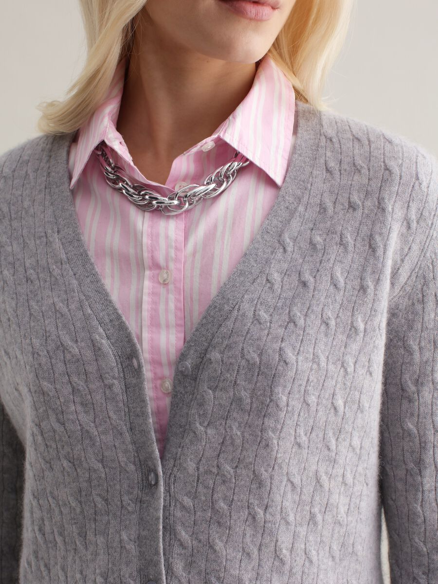 Cardigan in cable-knit cashmere with V neck_2