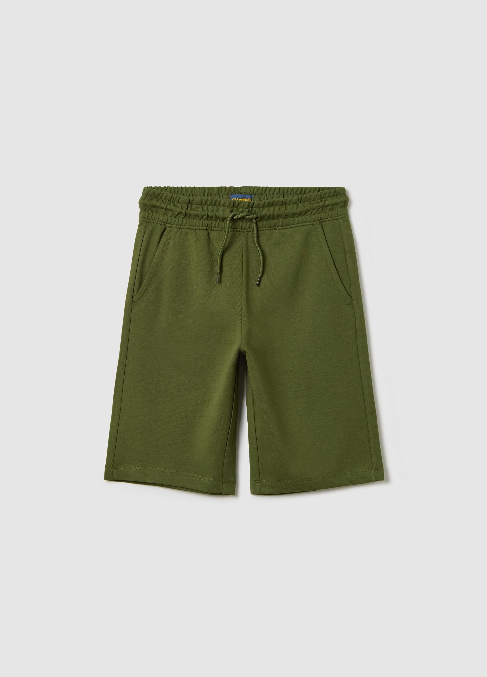 Green fleece Bermuda shorts with pockets and drawstring
