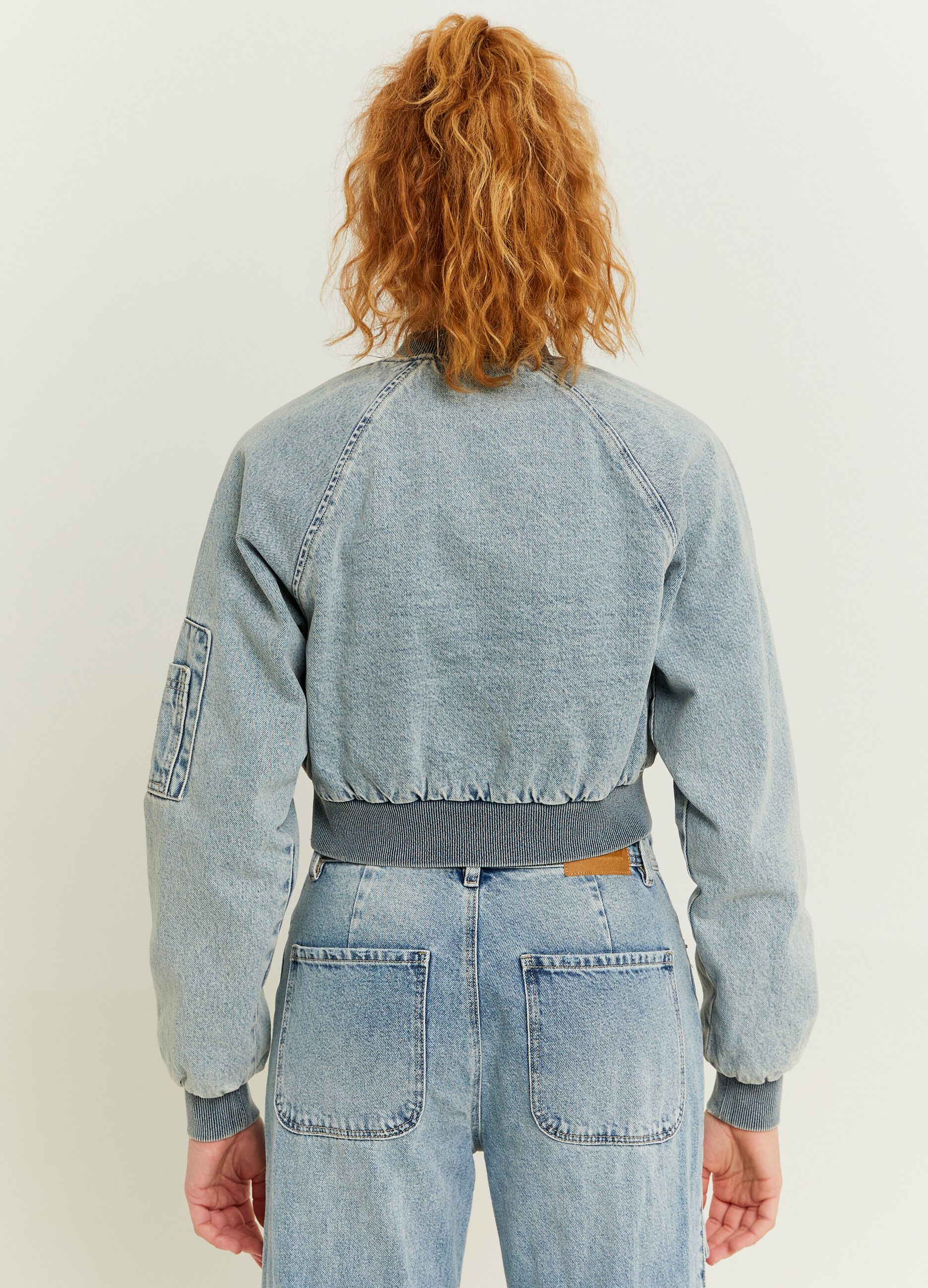 Bomber cropped in denim acid wash