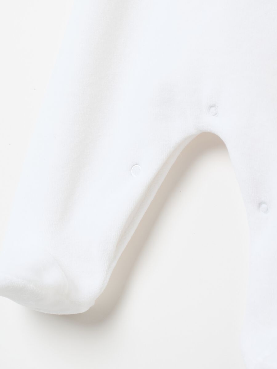 Velour onesie with feet and embroidery_3