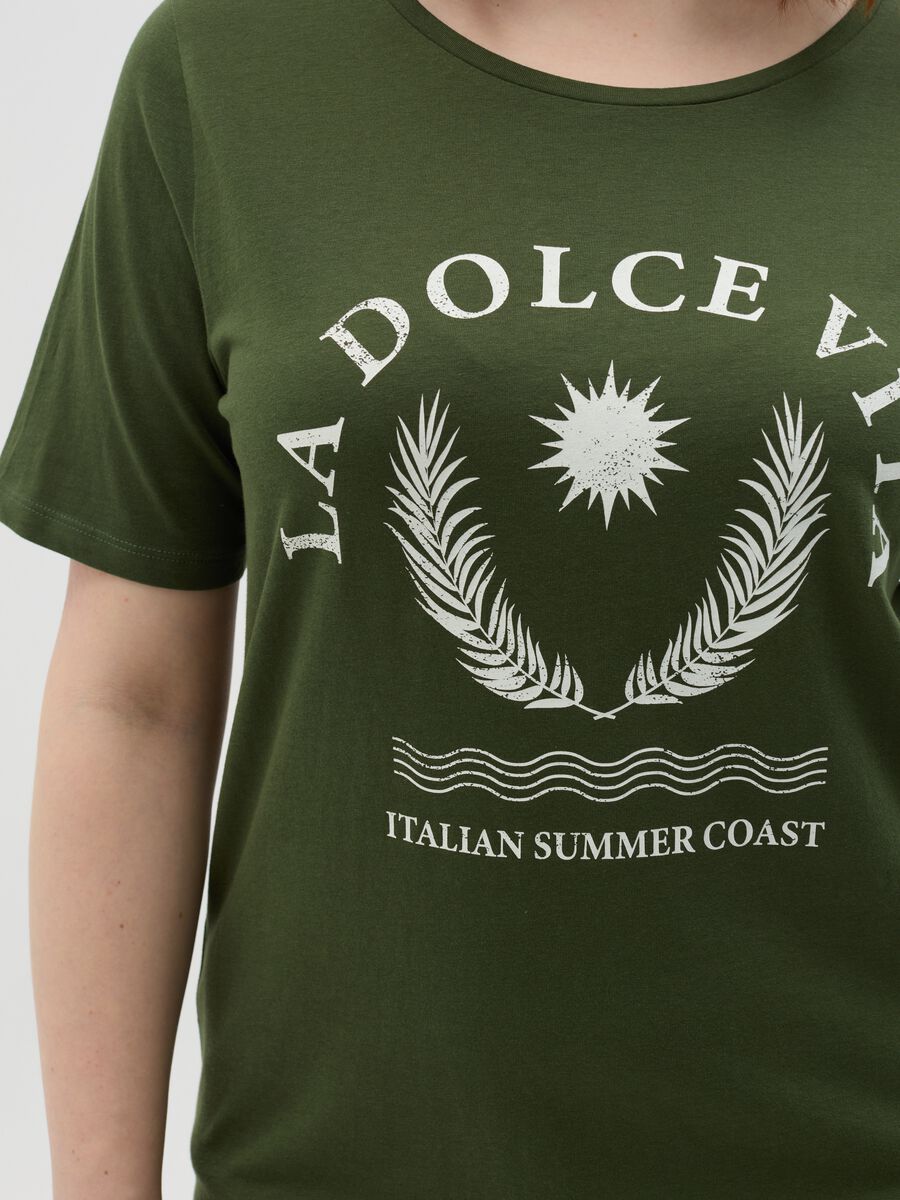 Curvy green T-shirt with "La Dolce Vita" print in cotton_3