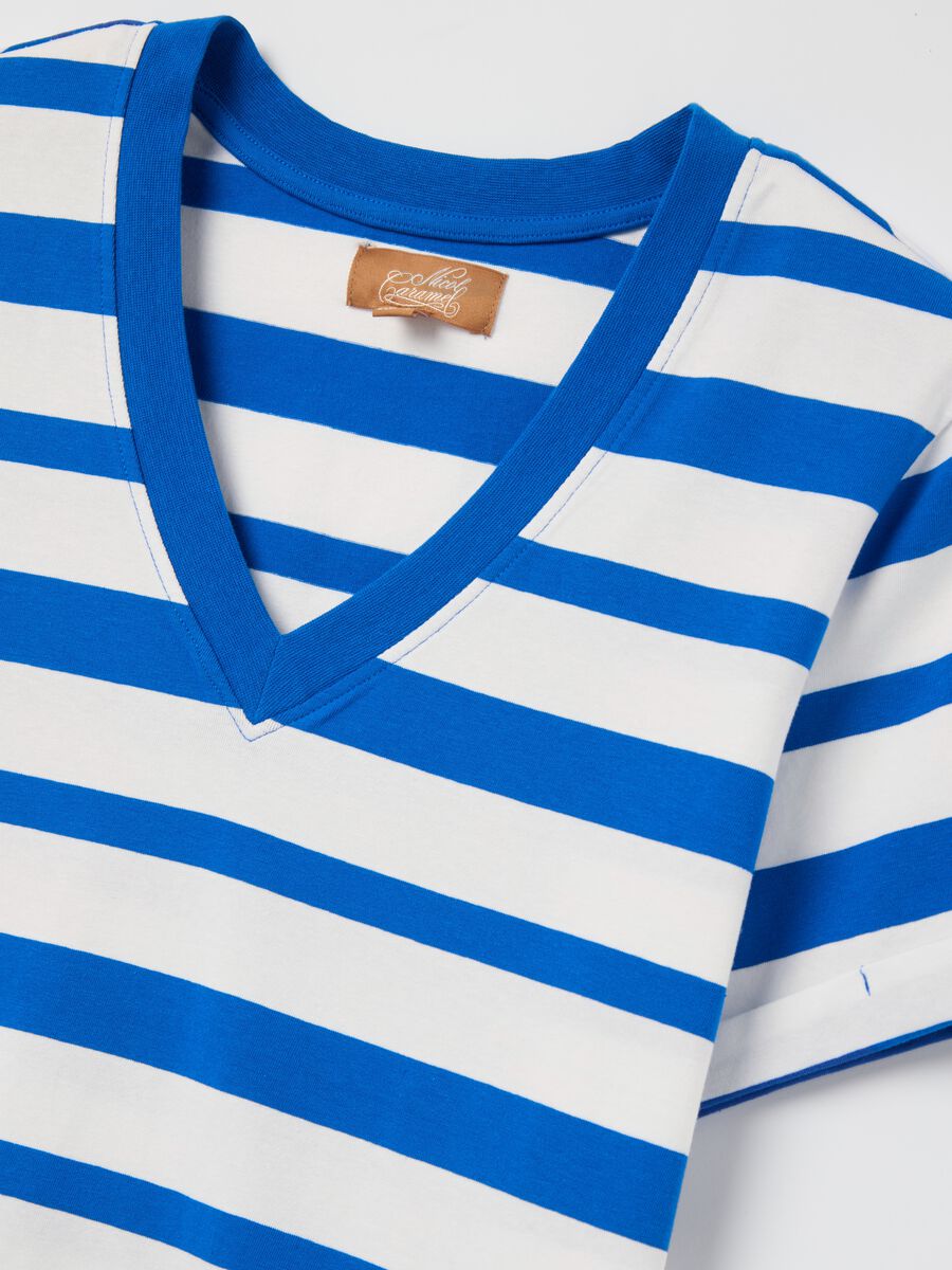 Striped maternity T-shirt with V neck_5