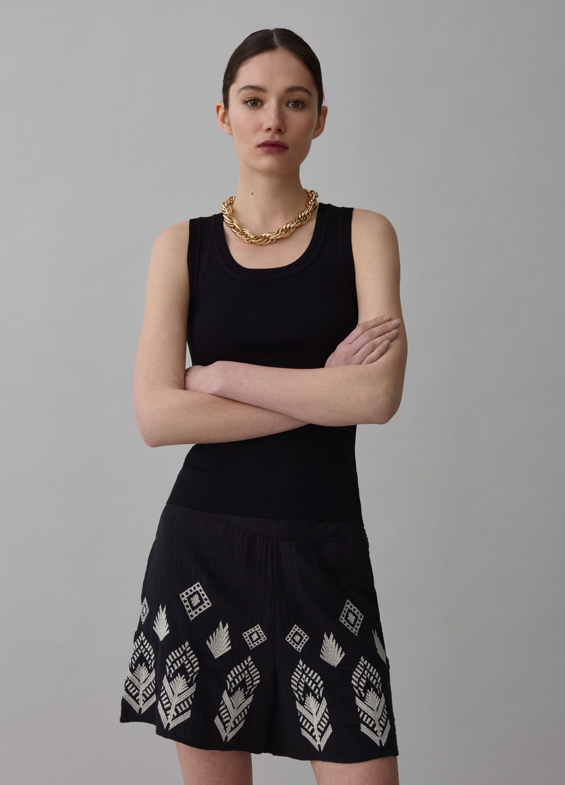 Ribbed tank top with round neckline