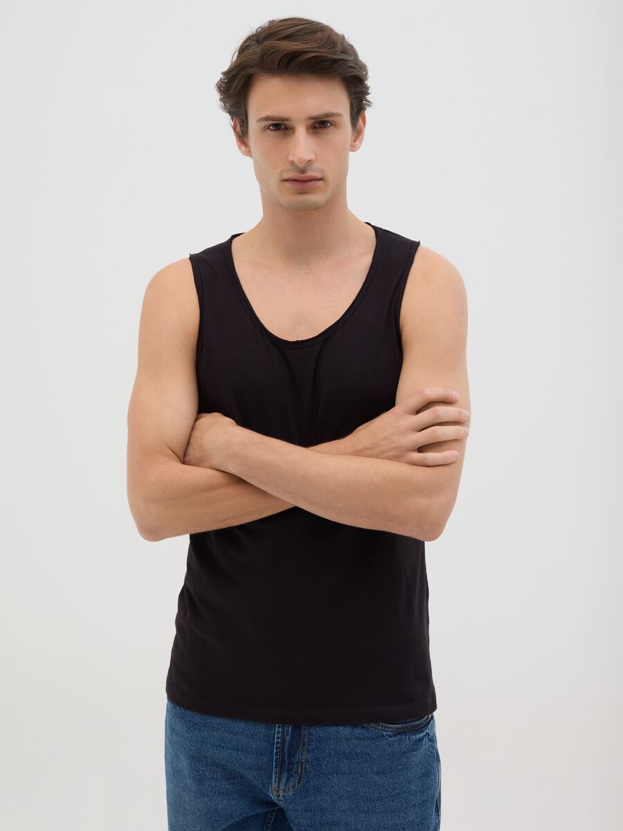 Men's pure cotton black regular fit vest_0