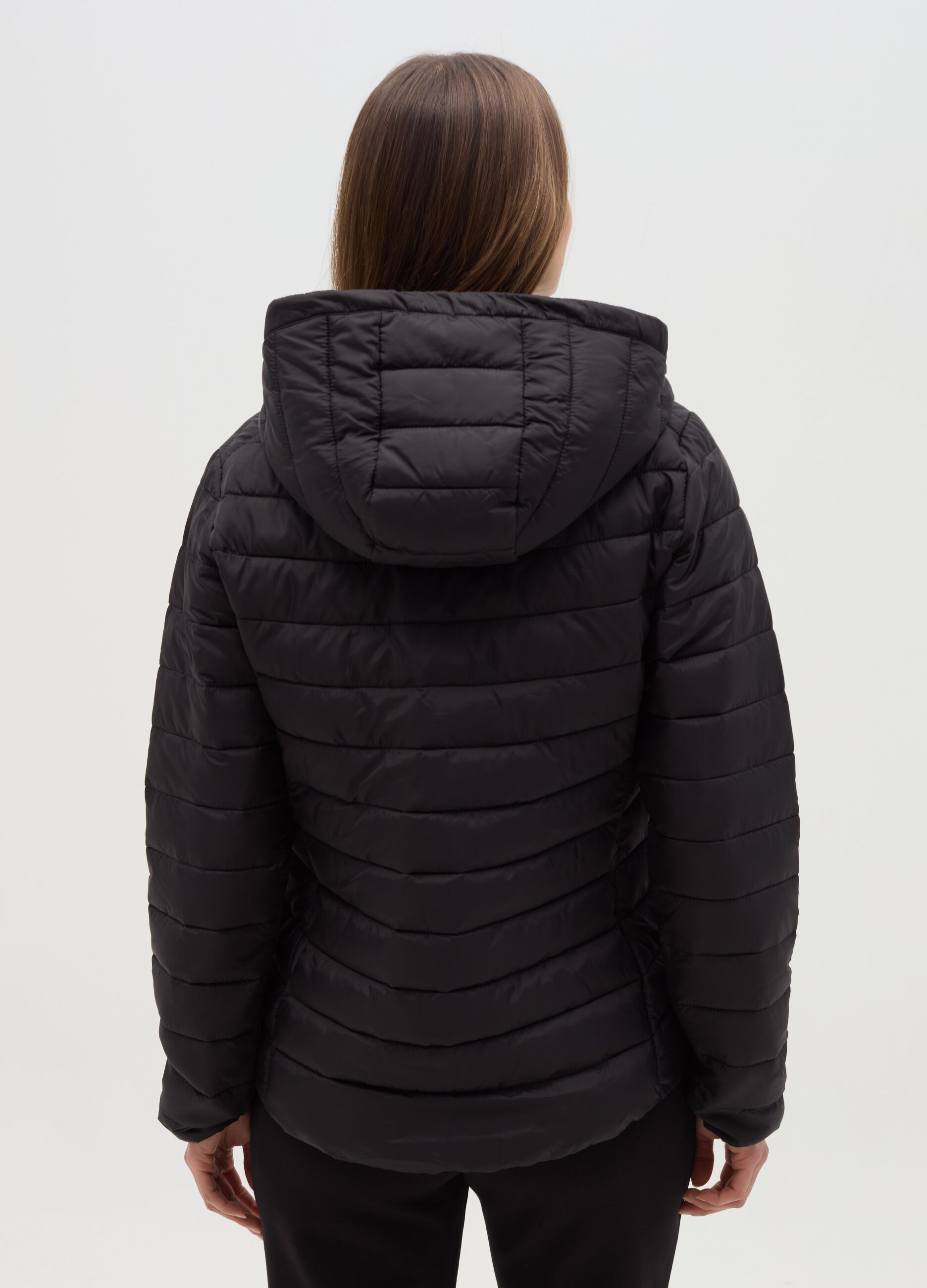 Piumino corto ultralight con cappuccio e zip