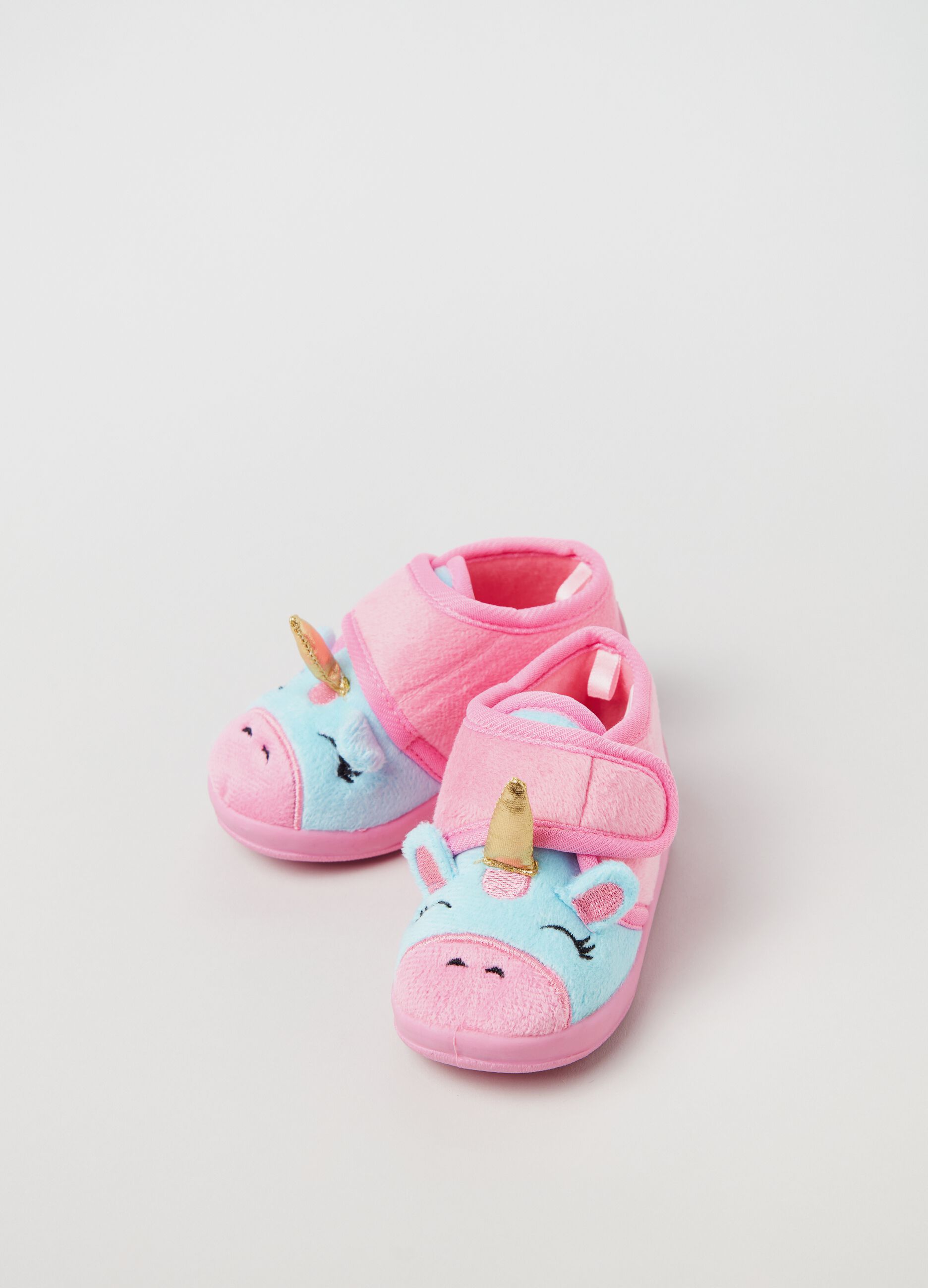Pantofole in velour con ricamo unicorno_1