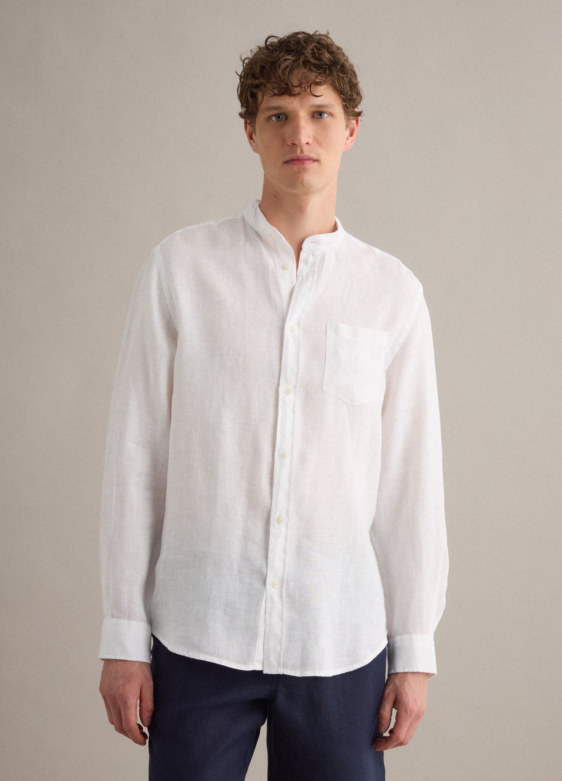 Camicia bianca in puro lino con collo coreano