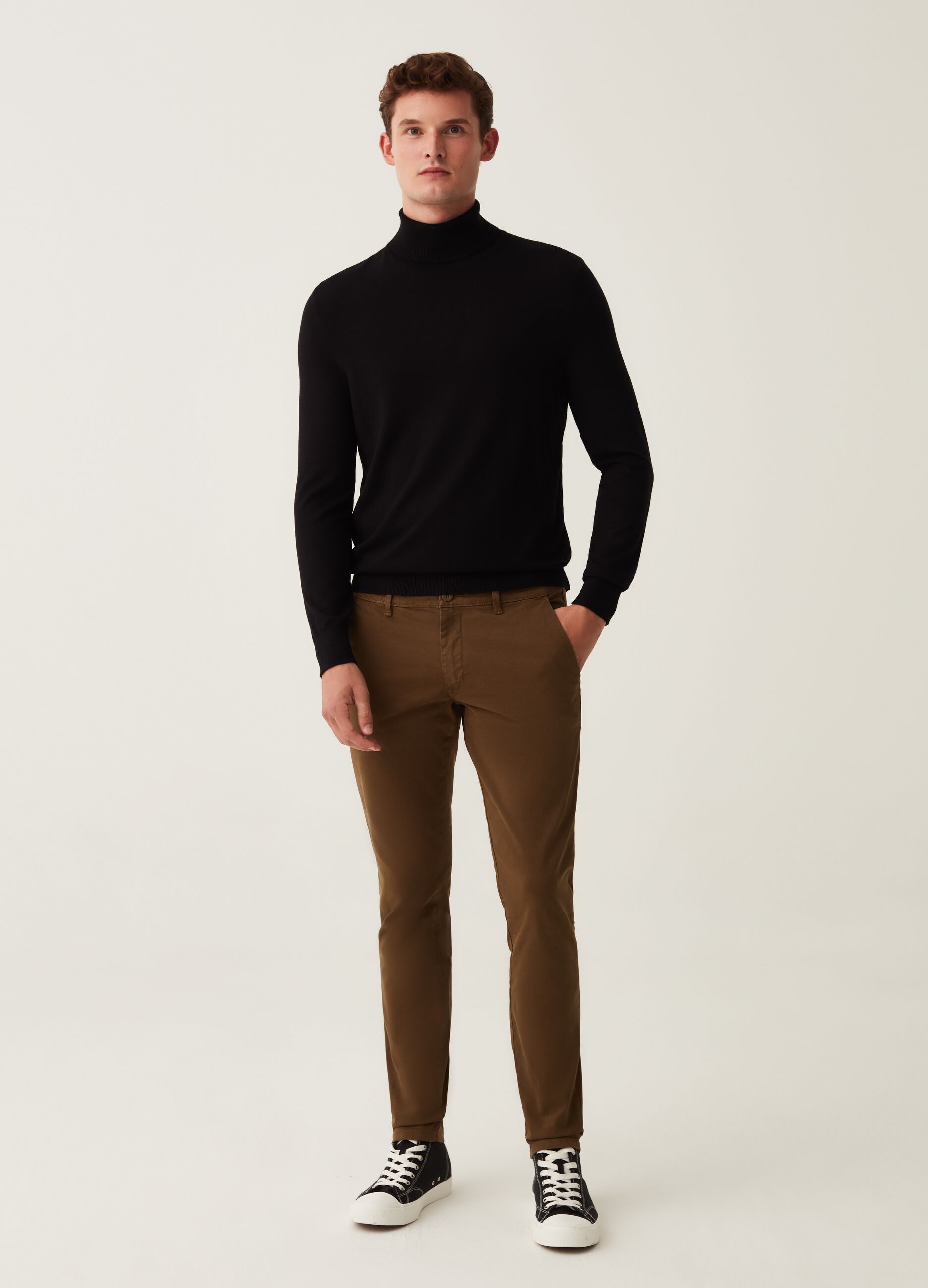 Pantaloni chino in cotone stretch_0