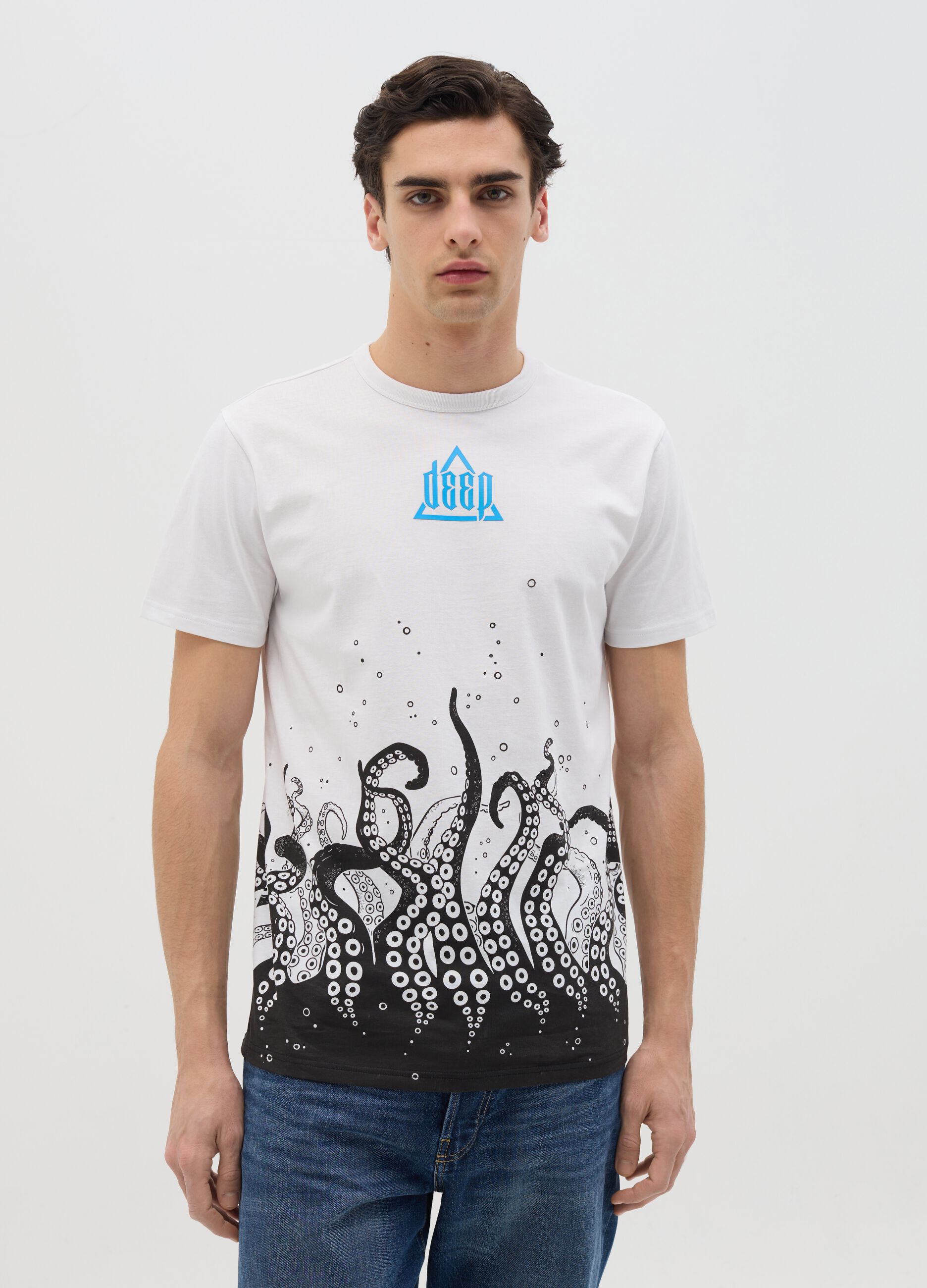 White T-shirt with short sleeves and print