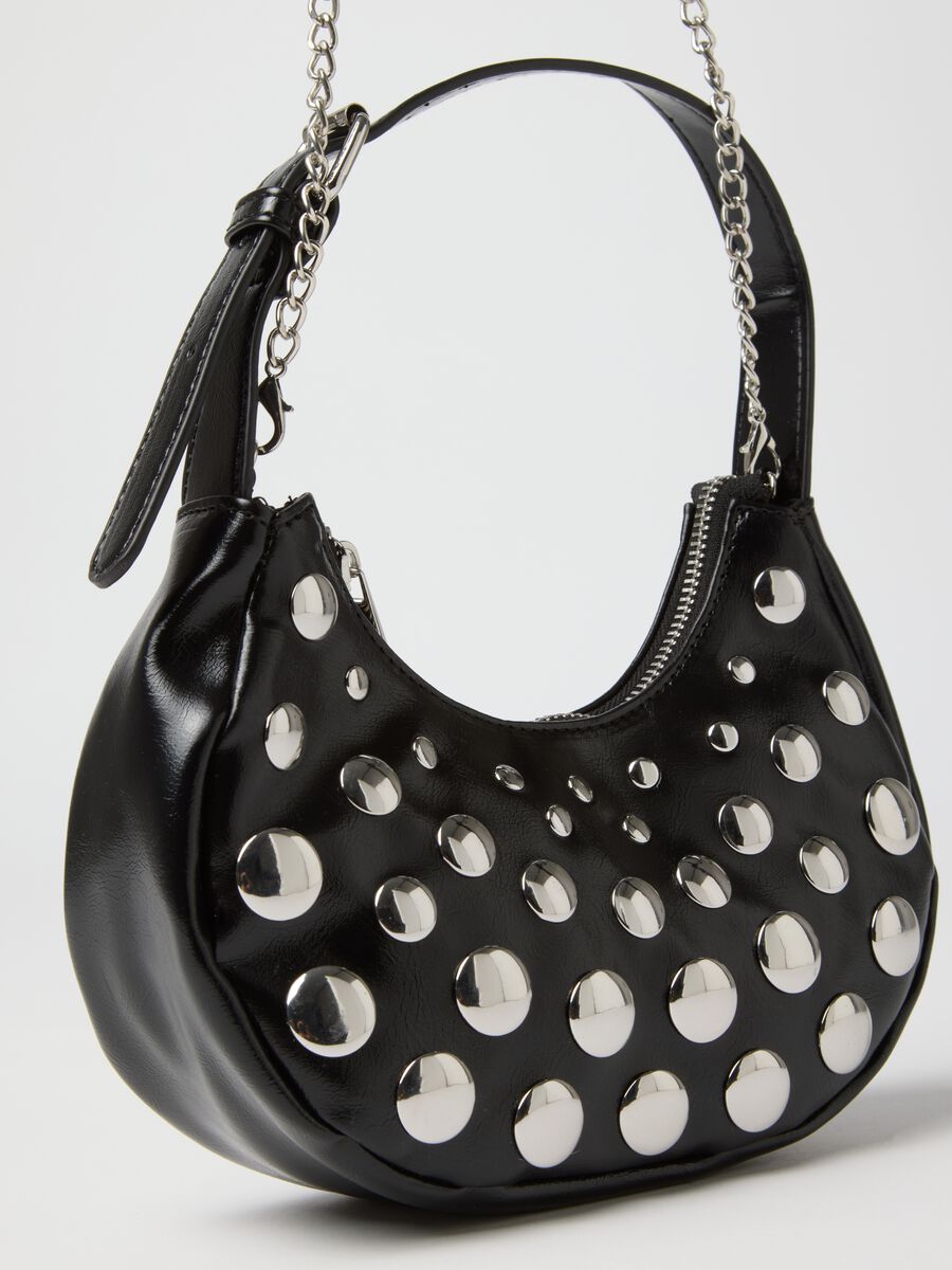 Borsa nera con dettagli metallici_2