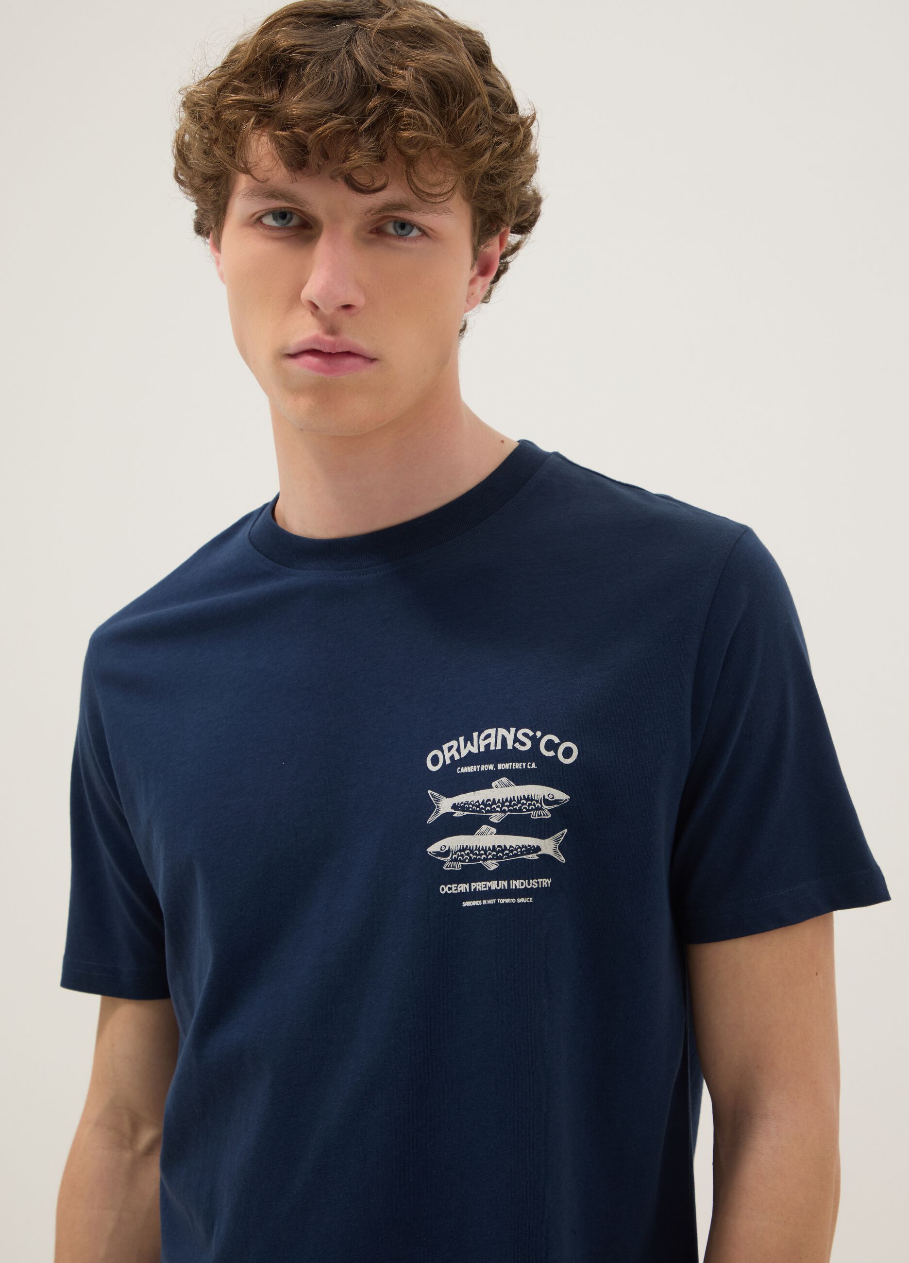 Blue short-sleeved T-shirt in 100% cotton