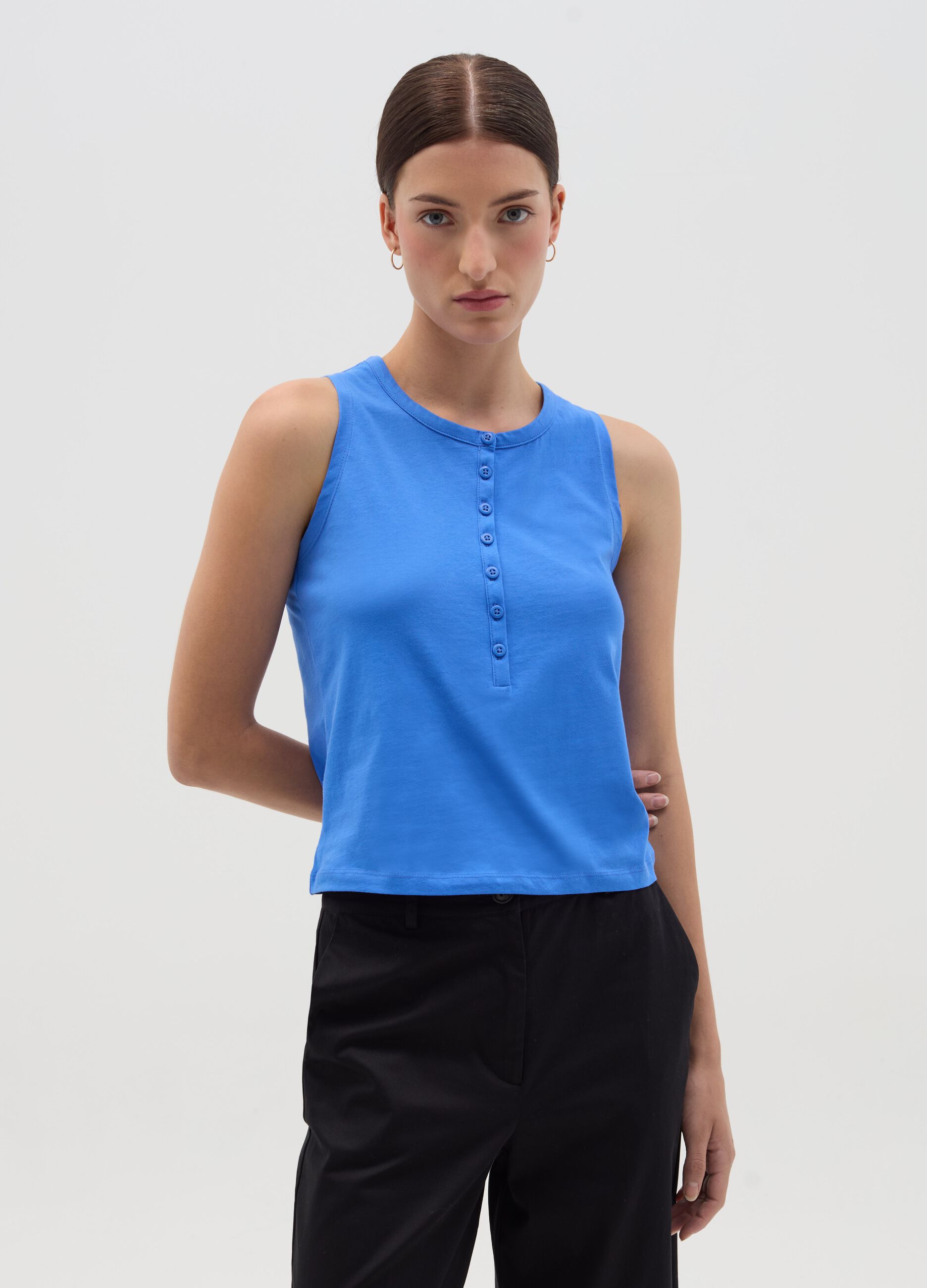 Tank top con scollo serafino