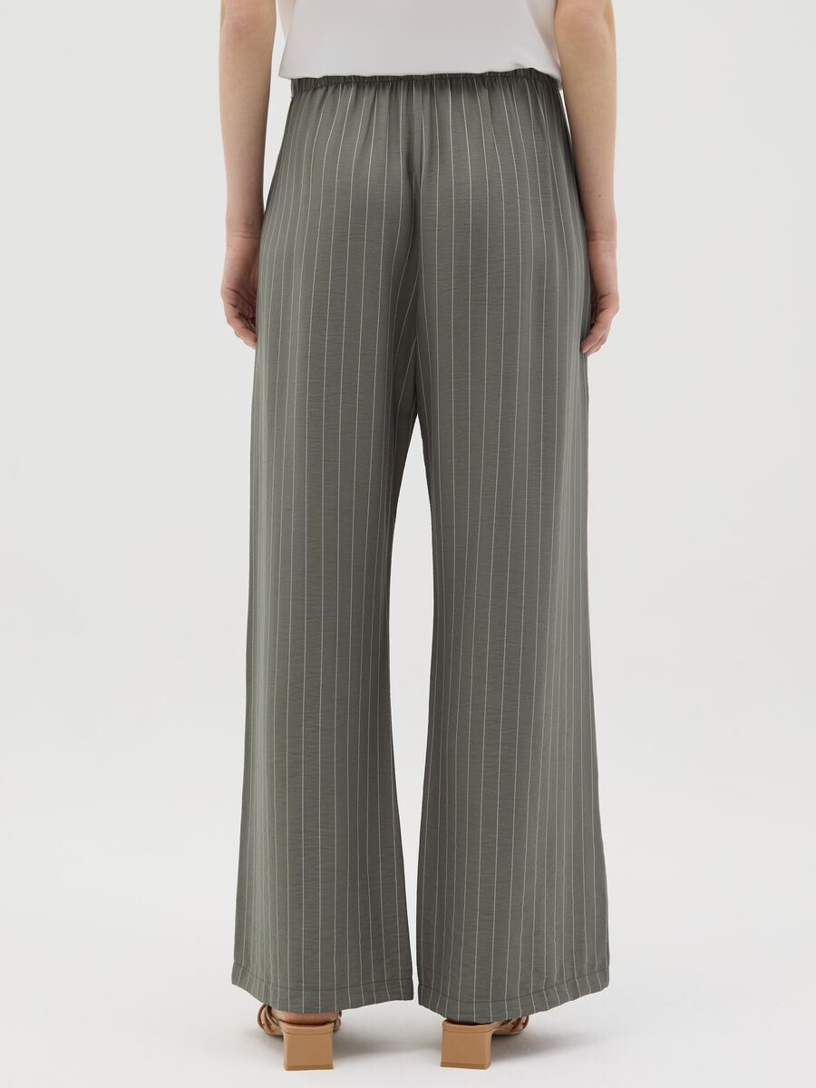 Green palazzo trousers with striped pattern_2