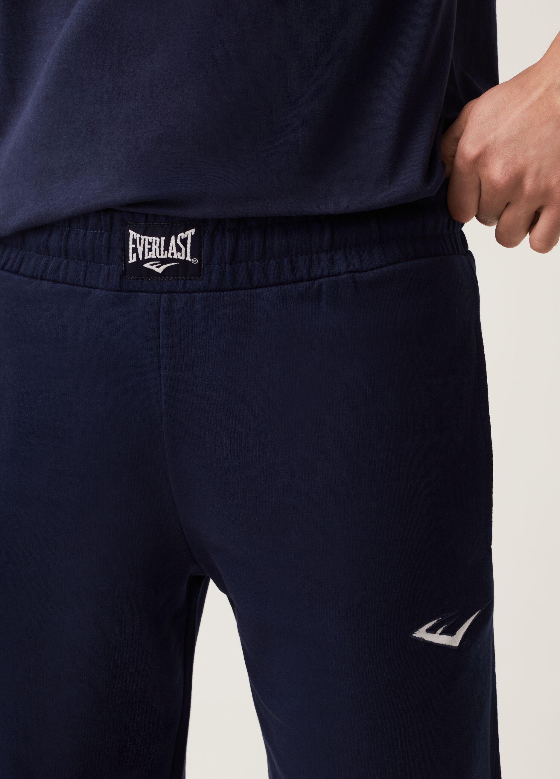 Plush Bermuda joggers with Everlast embroidery