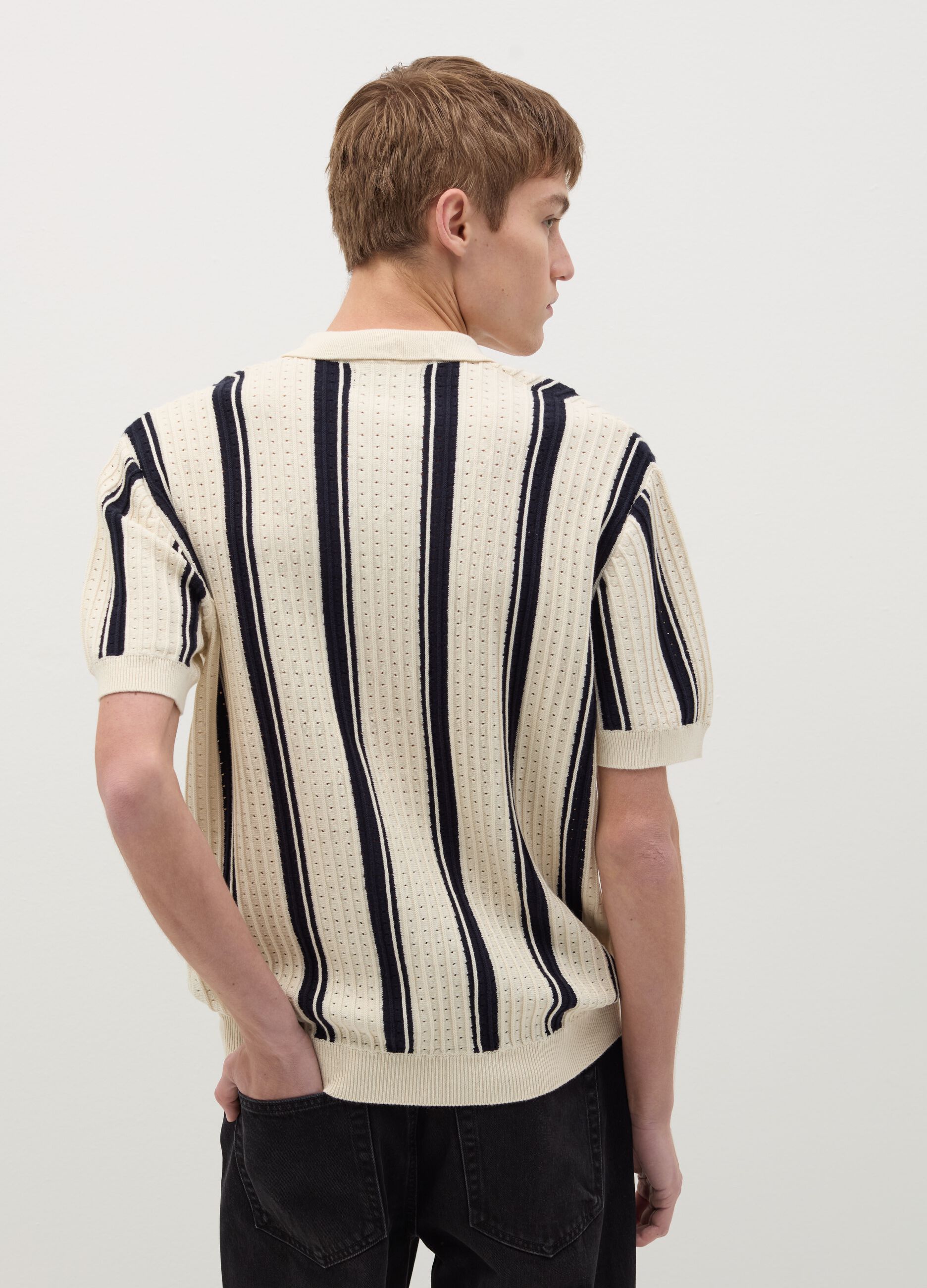 Maglia a righe con scollo a polo