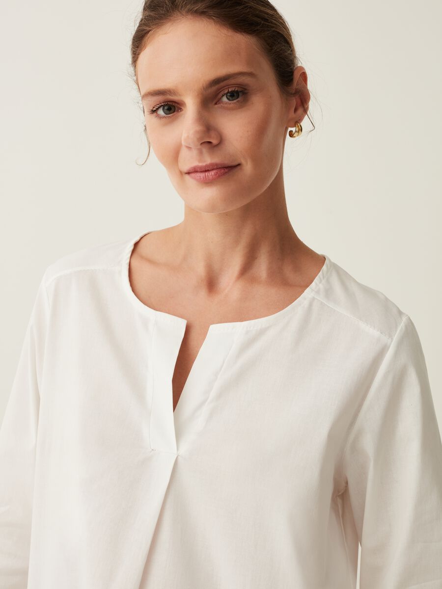 Blusa con scollo a V_1