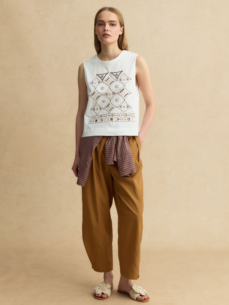 Tank top in puro cotone bianco regular fit con ricami_1
