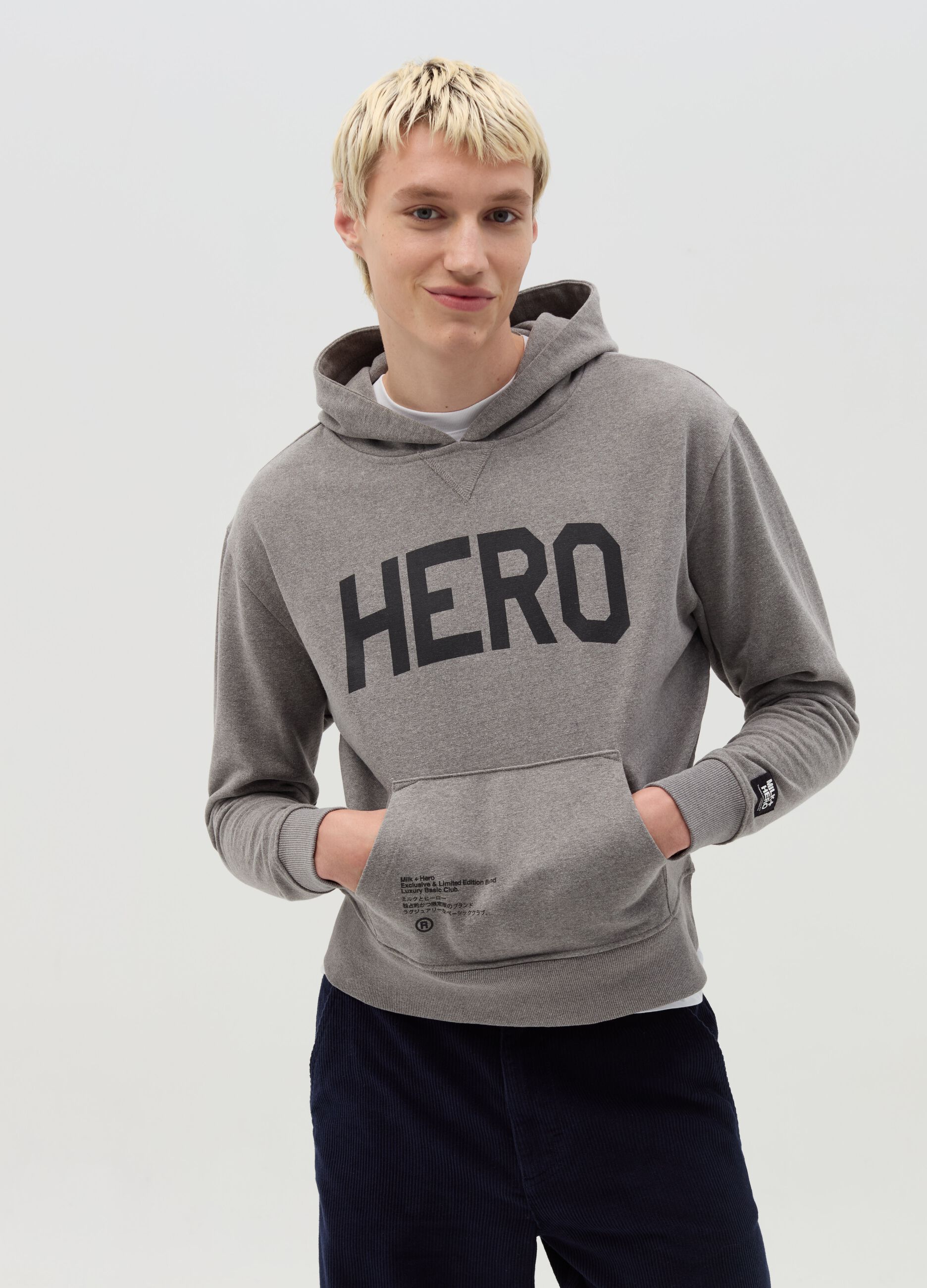 Felpa con cappuccio stampa "Hero"