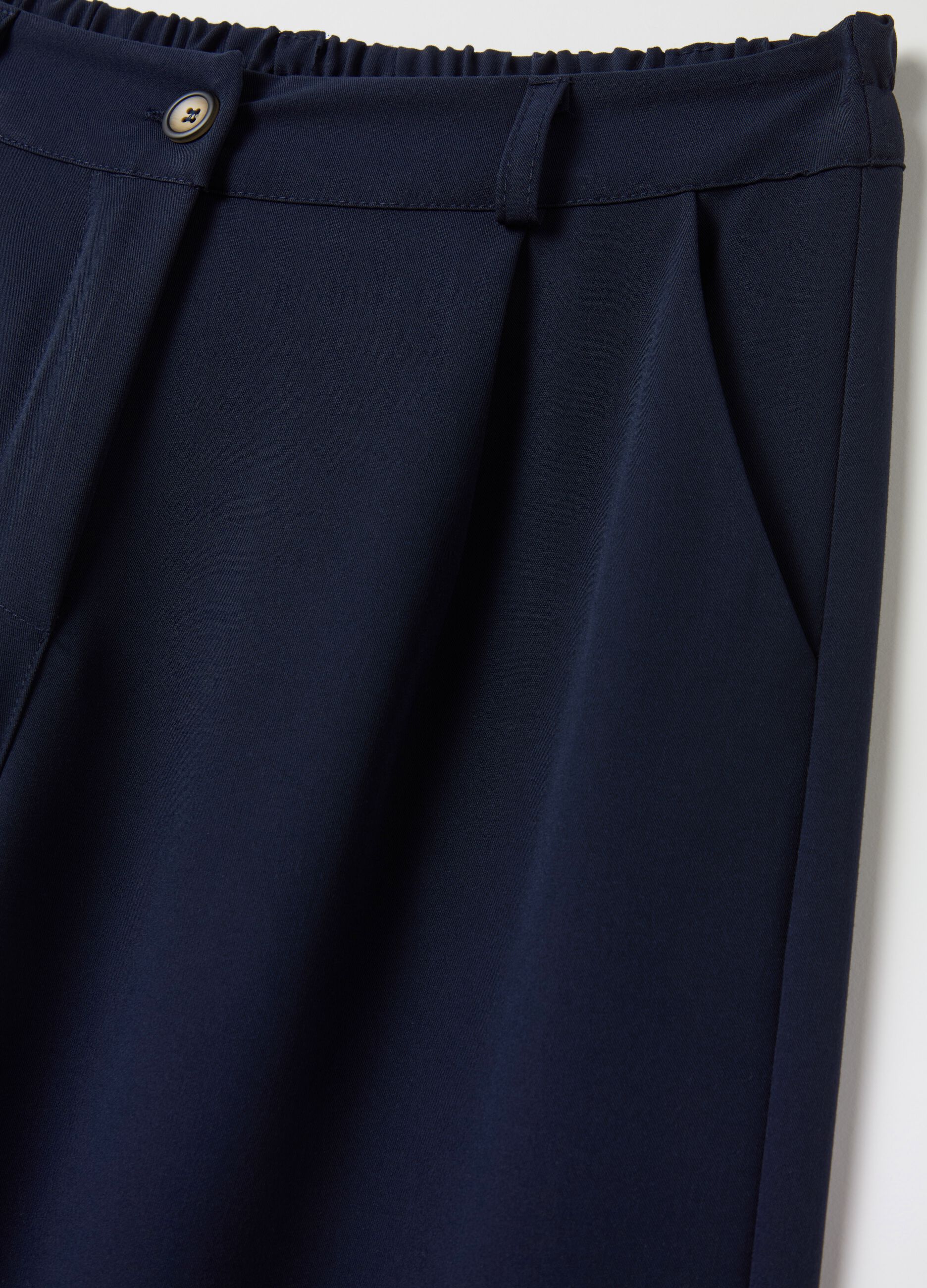 Wide-leg trousers