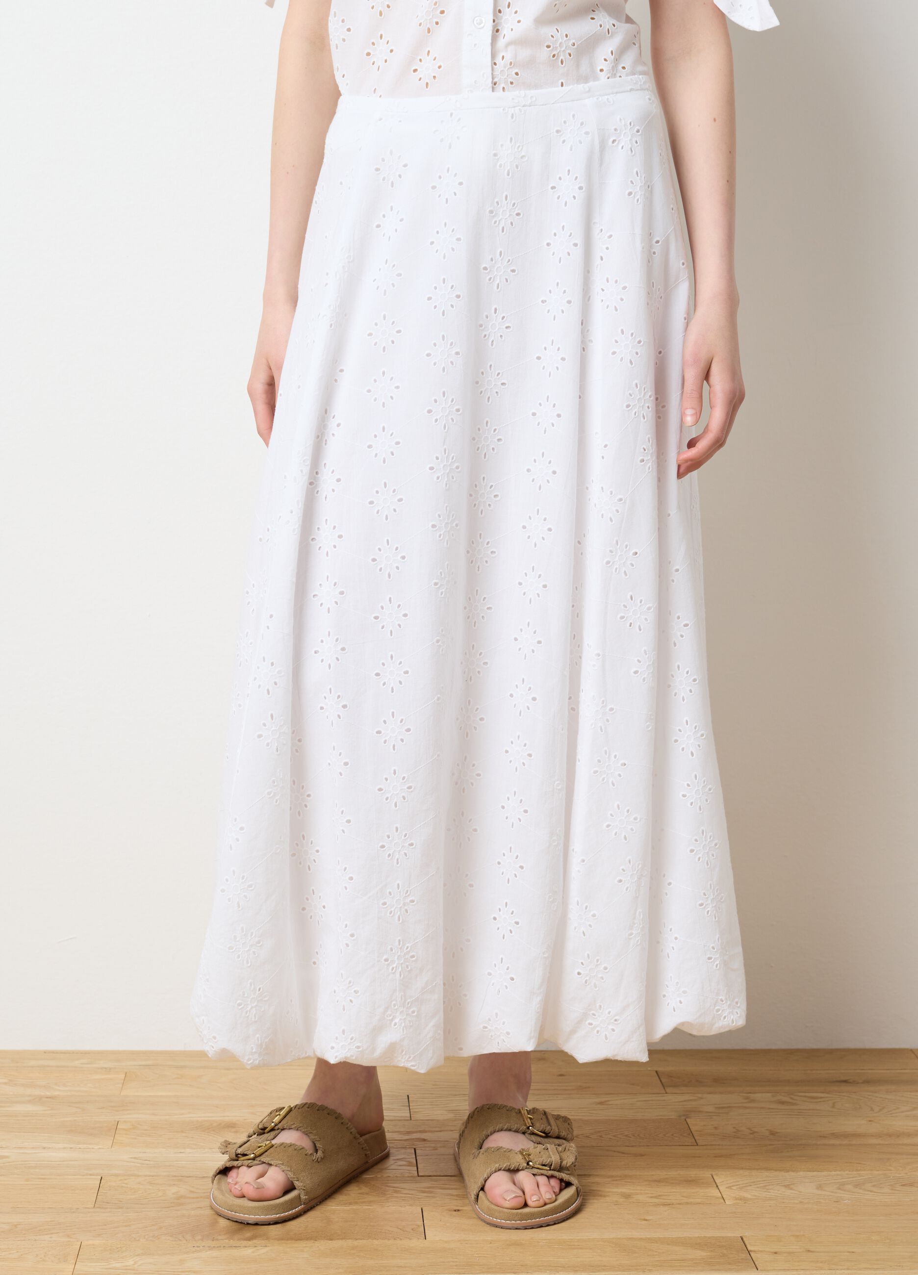 Gonna lunga da donna in puro cotone bianca regular fit traforata