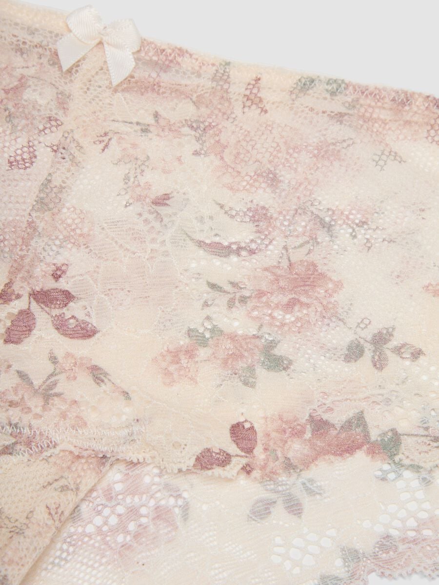 Slip beige in cotone organico in pizzo con fantasia floreale_1