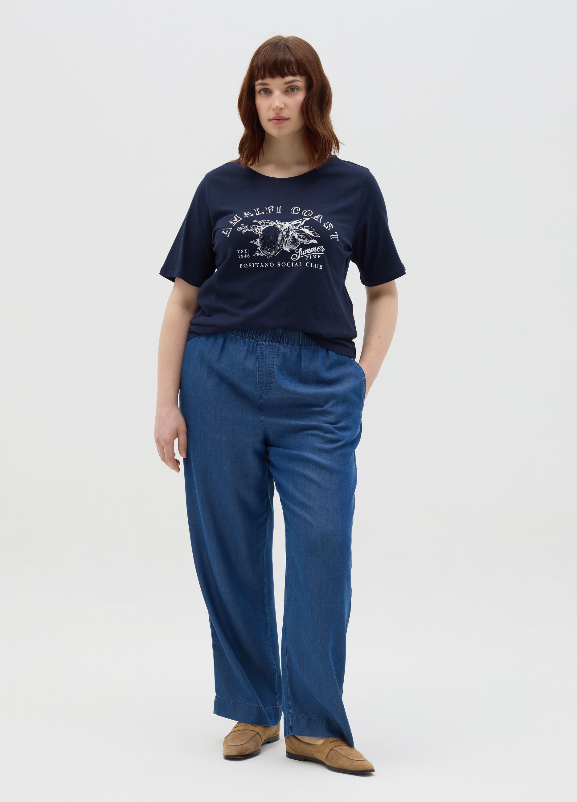 Curvy blue T-shirt with "Amalfi Coast" print in cotton