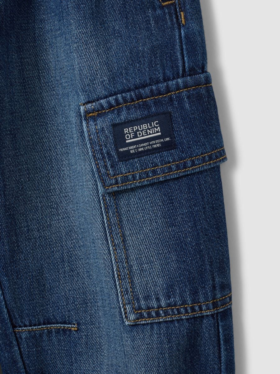 Jogger denim blu in misto cotone e viscosa con tasche cargo relaxed fit_2