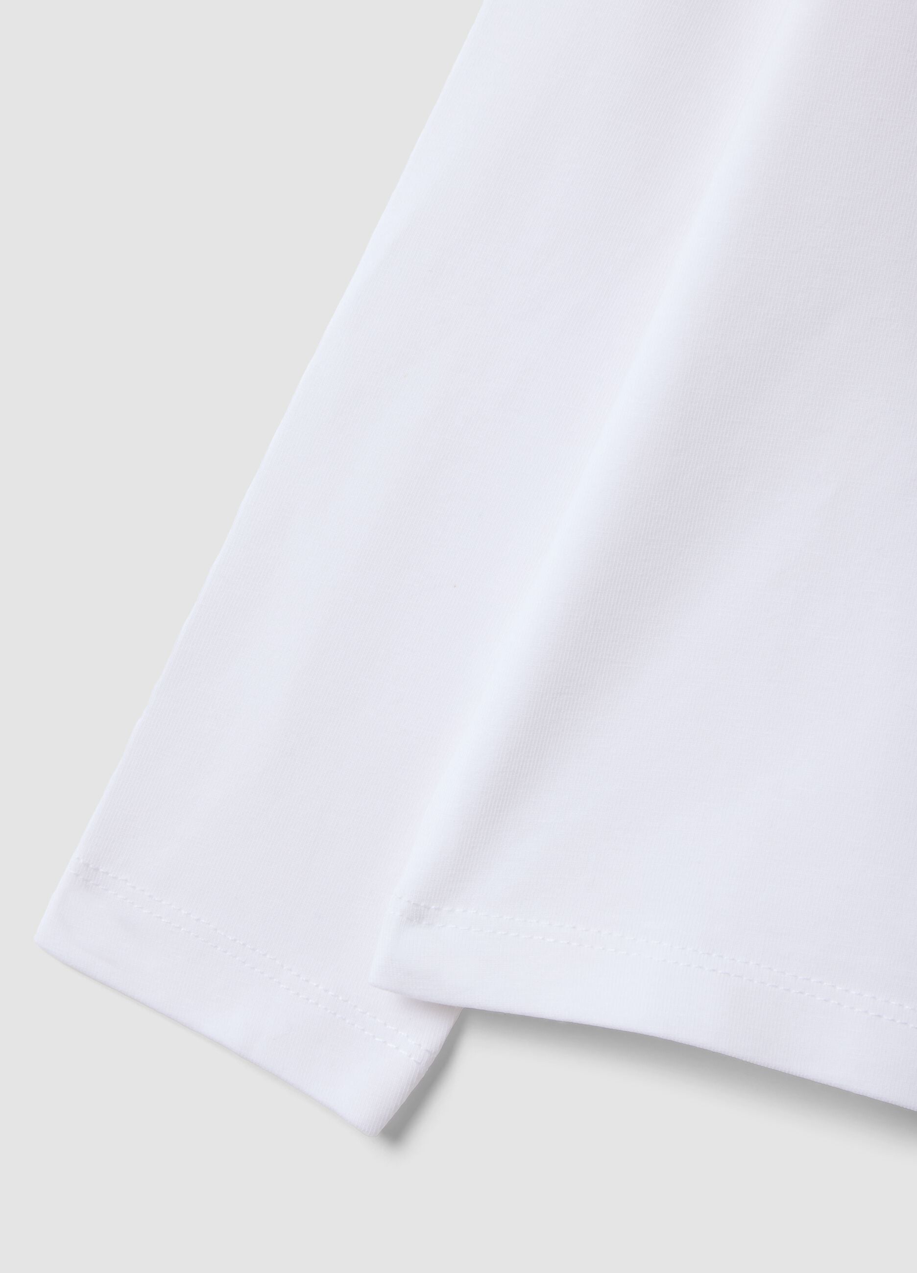 T-shirt bianca in cotone elasticizzato con girocollo e stampa per bambina