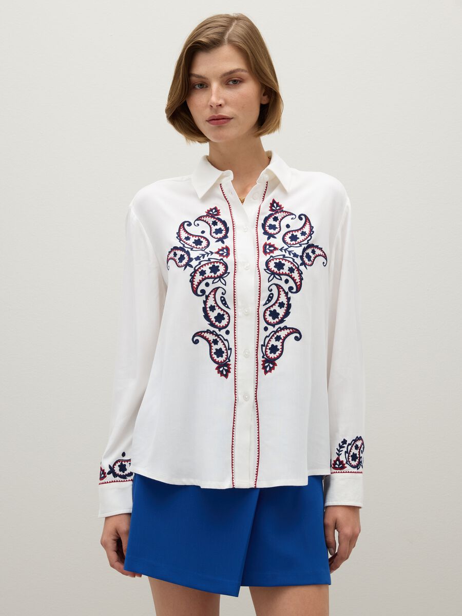 White embroidered regular fit shirt_0