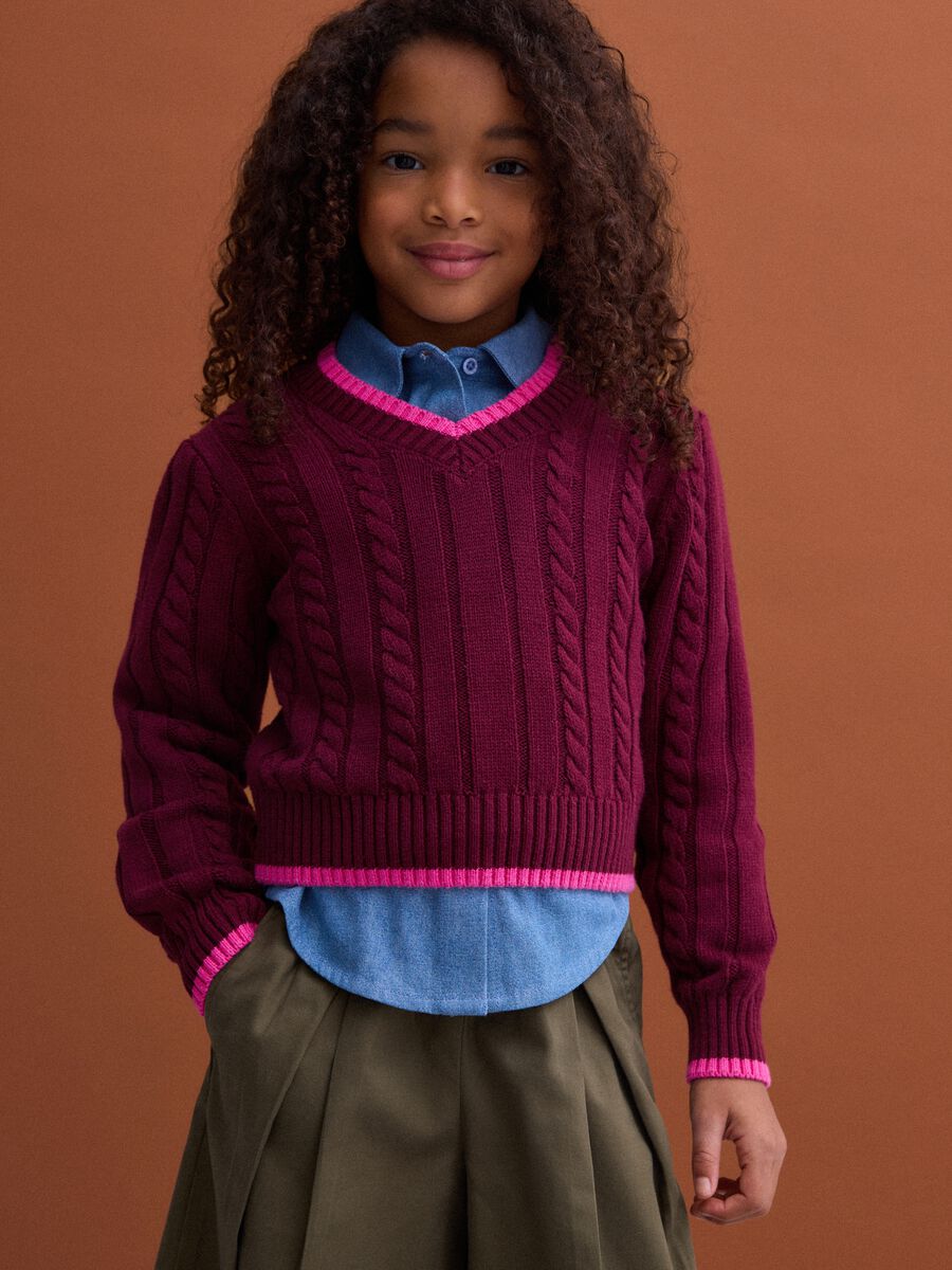 Maglia rossa in puro cotone a trecce con scollo a V per bambina_1