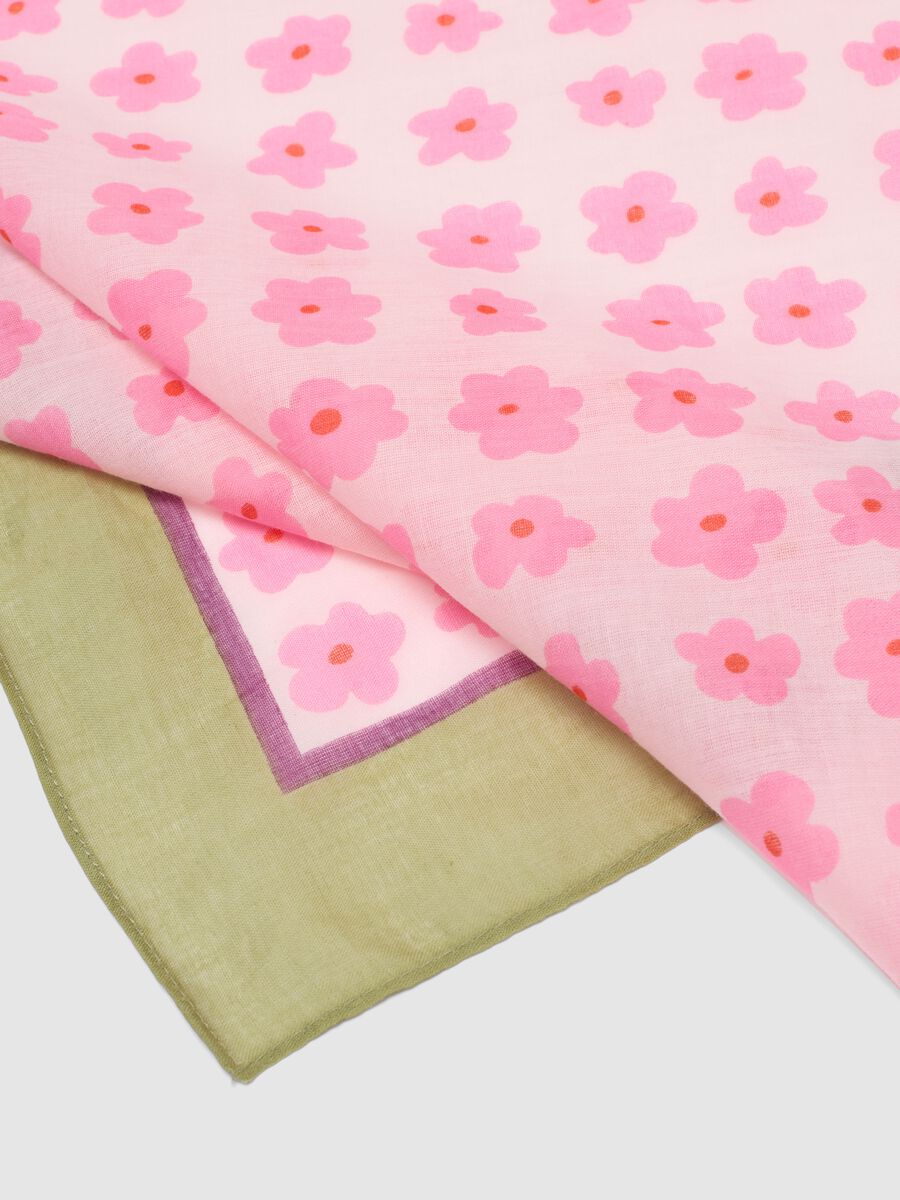 Foulard in puro cotone multicolor con design floreale_2