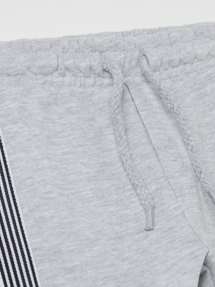 Joggers with striped inserts and drawstring_2