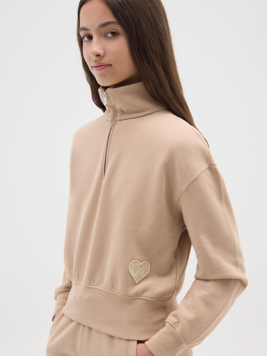 Felpa con mezza zip beige da ragazza in misto cotone relaxed fit_2