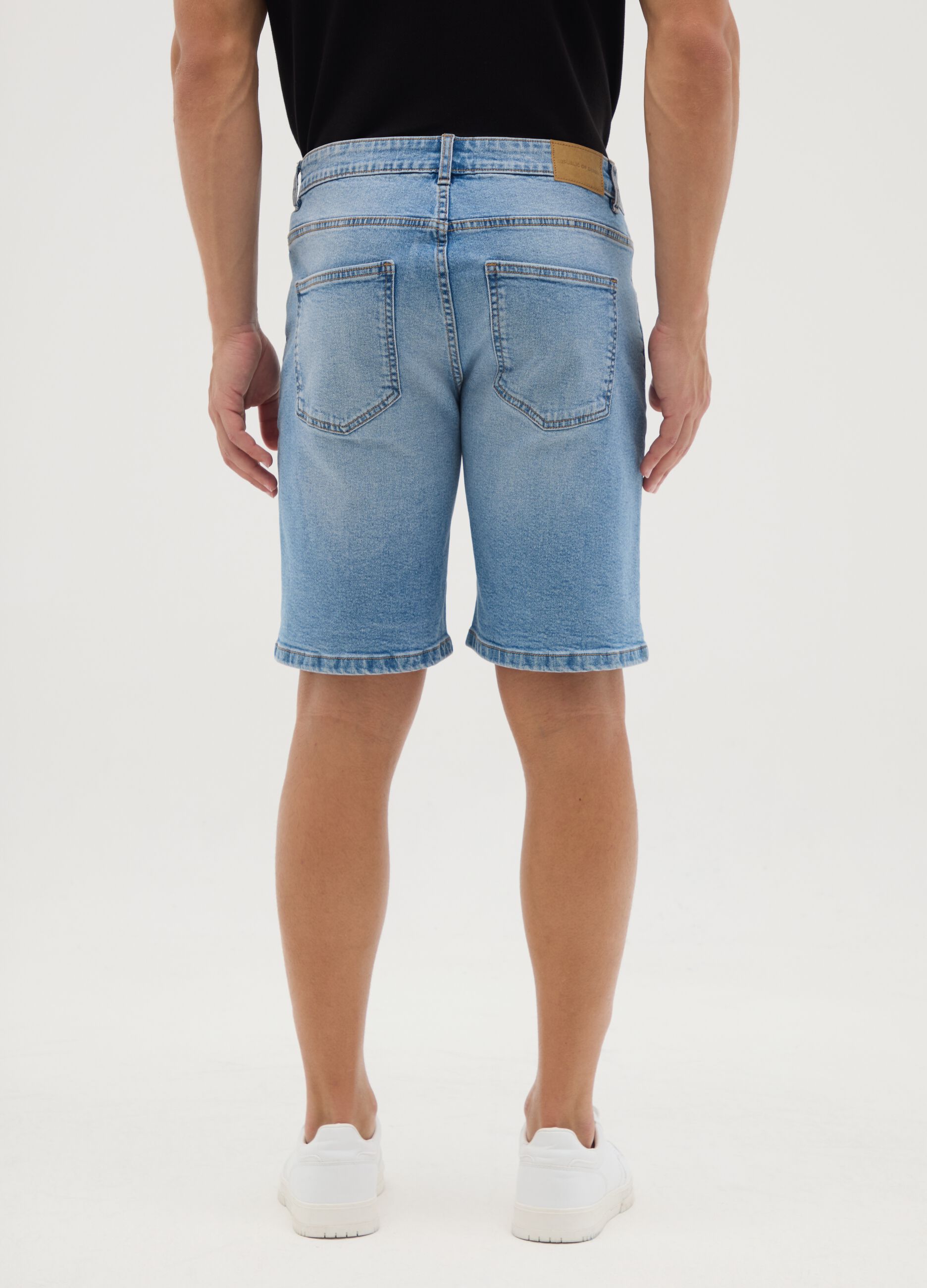 Bermuda da uomo in denim azzurro slim fit