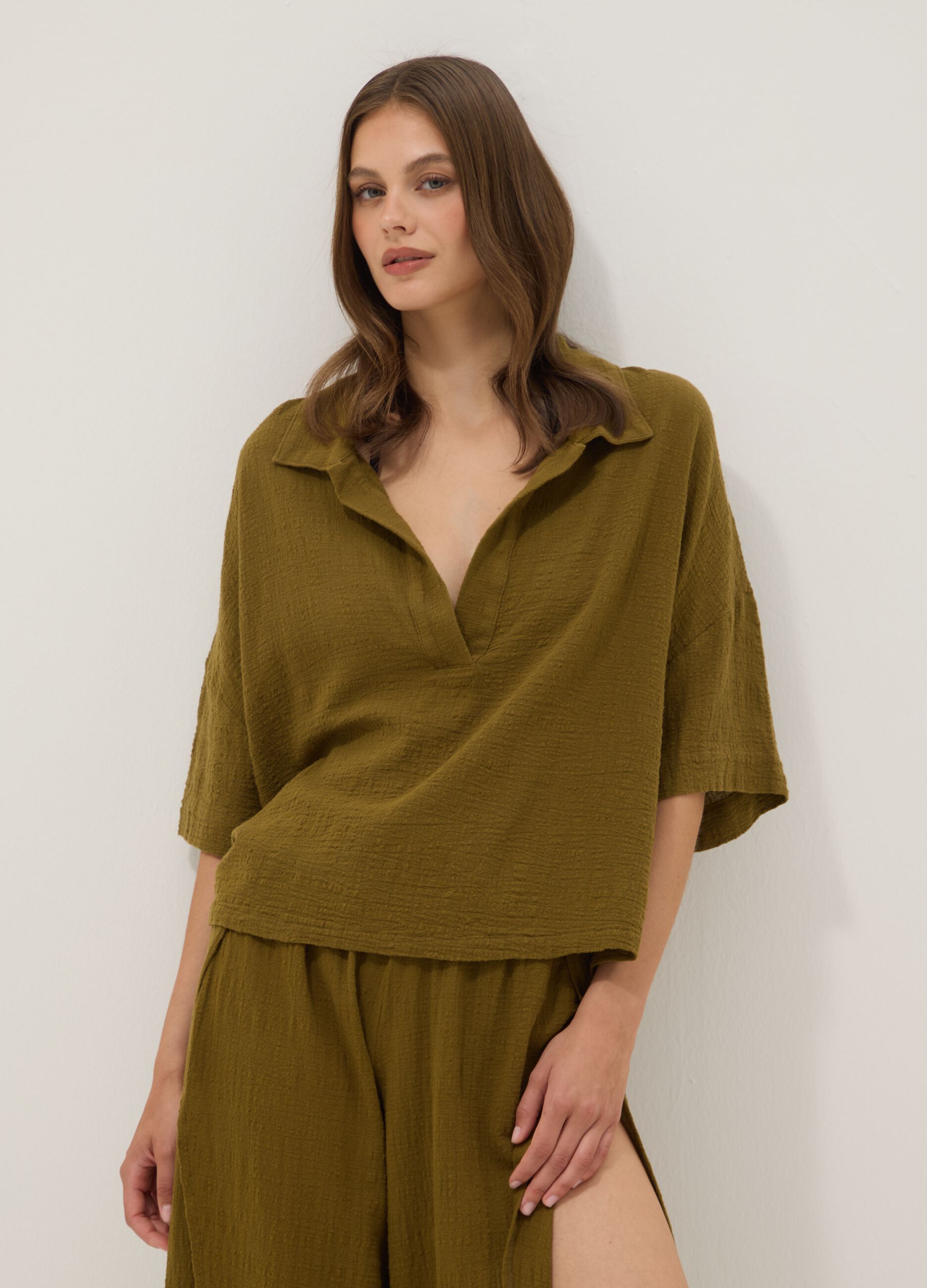 Short green pure cotton kaftan with V-neck