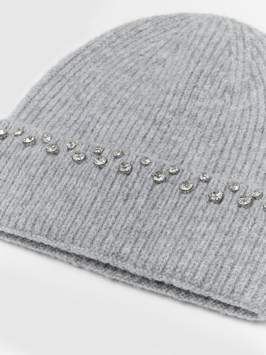 Berretto beanie a costine grigio con ricami in strass_2