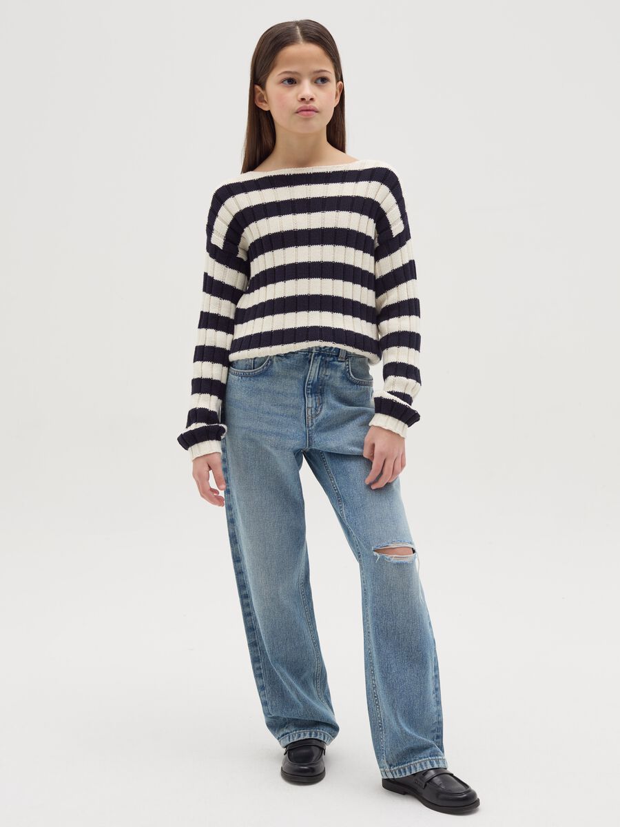 Straight-fit distressed jeans with five pockets_1
